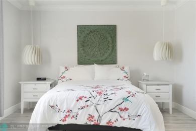 Welcome to your bright and airy 2-bedroom, 2-bathroom condo in on Sunrise Lakes Phase III in Florida - for sale on GolfHomes.com, golf home, golf lot