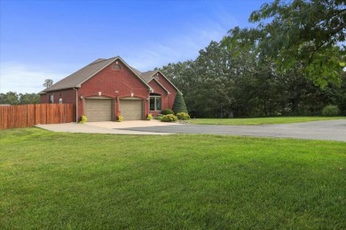 Spacious & well maintained  Home with Over 2 Acres, Pool, and on Wedgewood Country Club in Missouri - for sale on GolfHomes.com, golf home, golf lot