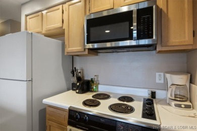 Welcome to this beautiful duplex-style condominium in the on Seasons Ridge At Four Seasons in Missouri - for sale on GolfHomes.com, golf home, golf lot