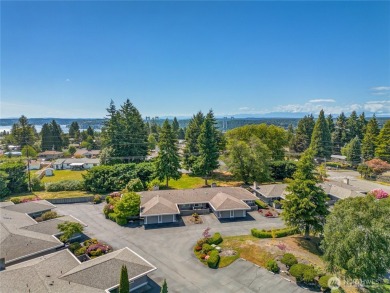 Move in ready North End home located directly across from lovely on Highlands Golf Club in Washington - for sale on GolfHomes.com, golf home, golf lot