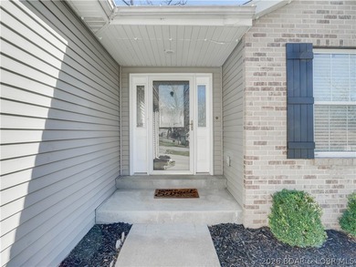 Welcome to this 3 bedroom, 2 full bath, 1 level home on a on The Oaks Golf Course in Missouri - for sale on GolfHomes.com, golf home, golf lot