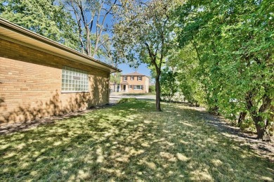 Beautiful, spacious, ready and welcoming RANCH home, offering on Bryn Mawr Country Club in Illinois - for sale on GolfHomes.com, golf home, golf lot