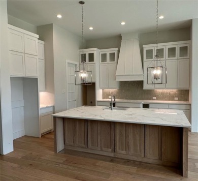Beautiful new build in Thomas Crossing (Southern Oaks Golf on Southern Oaks Golf Club in Texas - for sale on GolfHomes.com, golf home, golf lot