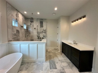 Beautiful new build in Thomas Crossing (Southern Oaks Golf on Southern Oaks Golf Club in Texas - for sale on GolfHomes.com, golf home, golf lot