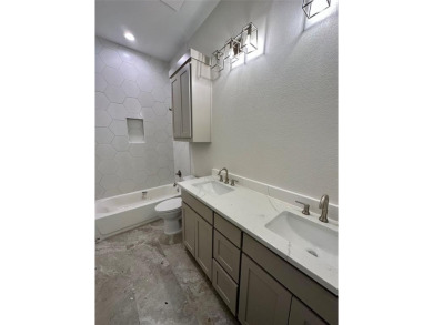 Beautiful new build in Thomas Crossing (Southern Oaks Golf on Southern Oaks Golf Club in Texas - for sale on GolfHomes.com, golf home, golf lot