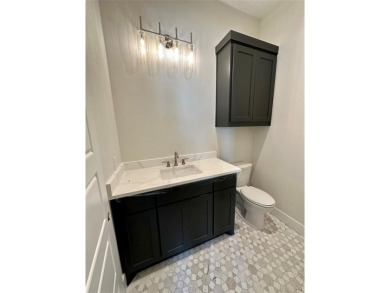Beautiful new build in Thomas Crossing (Southern Oaks Golf on Southern Oaks Golf Club in Texas - for sale on GolfHomes.com, golf home, golf lot