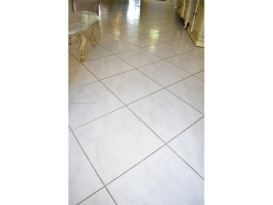 This is a well located ground floor unit with all tile floors, a on Sunrise Lakes Phase III in Florida - for sale on GolfHomes.com, golf home, golf lot