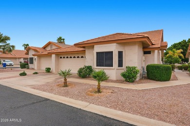 Desirable 55+ corner townhome + den, backing to the greenbelt on Apache Wells Country Club in Arizona - for sale on GolfHomes.com, golf home, golf lot