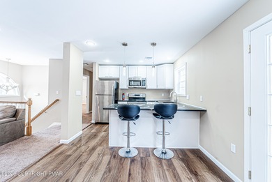 CHARMING UPGRADED BRIARCLIFF TERRACE POCONOS LAKE BI-LEVEL HOME on Pocono Farms Country Club in Pennsylvania - for sale on GolfHomes.com, golf home, golf lot