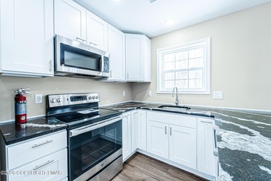 CHARMING UPGRADED BRIARCLIFF TERRACE POCONOS LAKE BI-LEVEL HOME on Pocono Farms Country Club in Pennsylvania - for sale on GolfHomes.com, golf home, golf lot