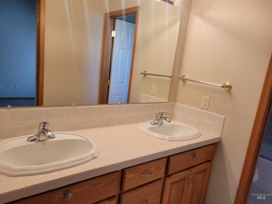 NEW ON THE MARKET! This property is located just minutes from on Lewiston Golf and Country Club in Idaho - for sale on GolfHomes.com, golf home, golf lot