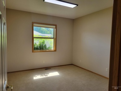 NEW ON THE MARKET! This property is located just minutes from on Lewiston Golf and Country Club in Idaho - for sale on GolfHomes.com, golf home, golf lot