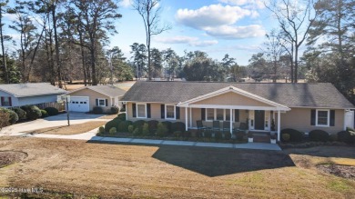 Beautifully detailed Trent Woods ranch on The New Bern Golf and on New Bern Golf and Country Club in North Carolina - for sale on GolfHomes.com, golf home, golf lot