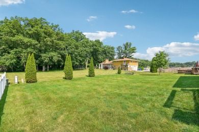Step into this Amazing custom-built home offering 4 bedrooms and on Lincoln Oaks Golf Course in Illinois - for sale on GolfHomes.com, golf home, golf lot