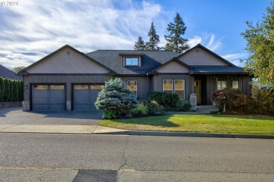 Beautiful 4 bedroom on 12th fairway! Great views and nice home on Oak Hills Golf Club / Umpqua Golf Resort in Oregon - for sale on GolfHomes.com, golf home, golf lot