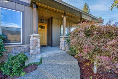 Beautiful 4 bedroom on 12th fairway! Great views and nice home on Oak Hills Golf Club / Umpqua Golf Resort in Oregon - for sale on GolfHomes.com, golf home, golf lot