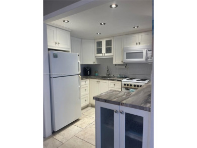Beautiful  1 bedroom one bath condo with lots of amenities to on Sunrise Lakes Phase III in Florida - for sale on GolfHomes.com, golf home, golf lot