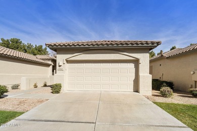 Another great 2BR, 2BA plus den Naples villa in the popular on Oakwood Golf Club  in Arizona - for sale on GolfHomes.com, golf home, golf lot