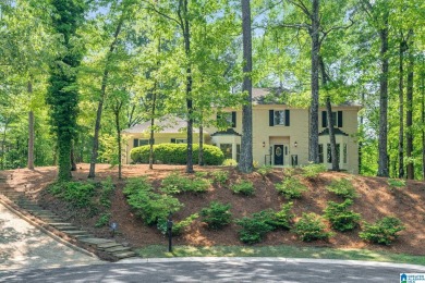This stunning home in Riverchase is one you don't want to miss! on Riverchase Country Club in Alabama - for sale on GolfHomes.com, golf home, golf lot