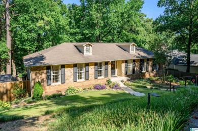 PERFECT PRICE, EXCEPTIONAL LOCATION, MOVE-IN READY Zoned for on Hoover Country Club in Alabama - for sale on GolfHomes.com, golf home, golf lot