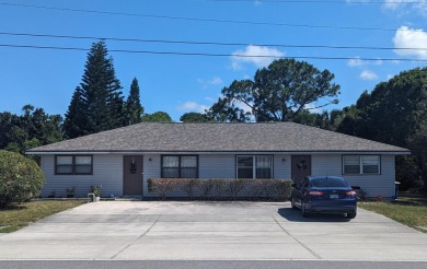 WELL KEPT DUPLEX WITH BRAND NEW ROOF LOCATED ON BEAUTIFUL HALF on Gator Trace Golf and Country Club in Florida - for sale on GolfHomes.com, golf home, golf lot