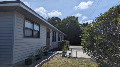 WELL KEPT DUPLEX WITH BRAND NEW ROOF LOCATED ON BEAUTIFUL HALF on Gator Trace Golf and Country Club in Florida - for sale on GolfHomes.com, golf home, golf lot