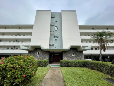 Real South Florida vibes in this spacious condo in Hallandale on The Diplomat Golf Resort and Spa in Florida - for sale on GolfHomes.com, golf home, golf lot
