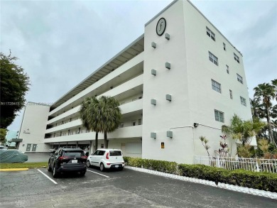 Real South Florida vibes in this spacious condo in Hallandale on The Diplomat Golf Resort and Spa in Florida - for sale on GolfHomes.com, golf home, golf lot