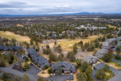 Uniquely appointed 4 bedroom townhome on 1st green of Eagle on Eagle Crest Golf Resort - Ridge Course in Oregon - for sale on GolfHomes.com, golf home, golf lot