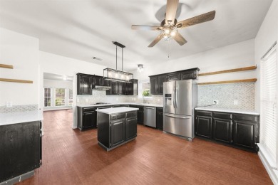 REFRESHED  BACK ON MARKET! WALLS, TRIM, AND DOORS PAINTED on Tierra Verde Golf Club in Texas - for sale on GolfHomes.com, golf home, golf lot