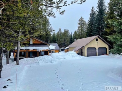 Turn-key and fully furnished, this exceptional cabin in Island on  in Idaho - for sale on GolfHomes.com, golf home, golf lot