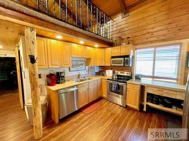 Turn-key and fully furnished, this exceptional cabin in Island on  in Idaho - for sale on GolfHomes.com, golf home, golf lot