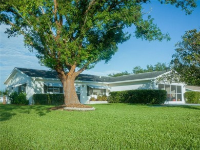 WOW!..MOTIVATED SELLER offering unbelievable incentives! $5,000 on The Links of Spruce Creek in Florida - for sale on GolfHomes.com, golf home, golf lot