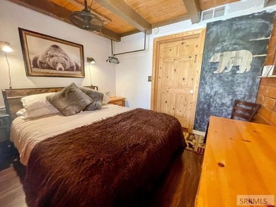 Turn-key and fully furnished, this exceptional cabin in Island on  in Idaho - for sale on GolfHomes.com, golf home, golf lot