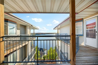 Top-floor 3 bedroom, 2 bath Palisades condo with beautiful main on Tan-Tar-A Golf Club in Missouri - for sale on GolfHomes.com, golf home, golf lot