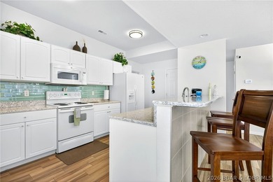 Top-floor 3 bedroom, 2 bath Palisades condo with beautiful main on Tan-Tar-A Golf Club in Missouri - for sale on GolfHomes.com, golf home, golf lot