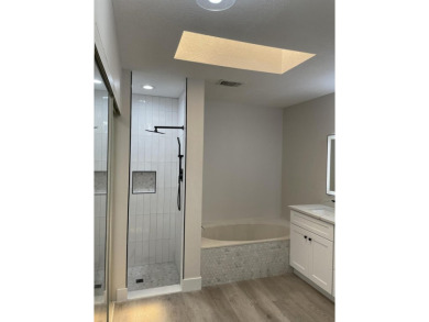 Beautifully renovated villa in the heart of Jupiter!  One level on The Golf Club of Jupiter in Florida - for sale on GolfHomes.com, golf home, golf lot