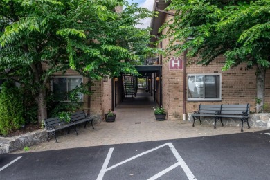 Welcome to this beautifully maintained 3-bedroom, 1.5-bath on Scarsdale Golf Club in New York - for sale on GolfHomes.com, golf home, golf lot