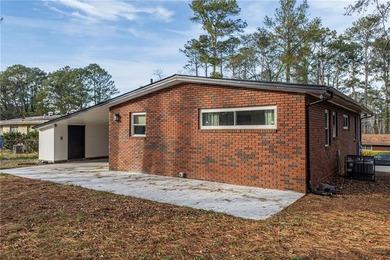 Modern + Move-In Ready in Lakewood! Full-price offer includes a on Browns Mill Golf Course in Georgia - for sale on GolfHomes.com, golf home, golf lot