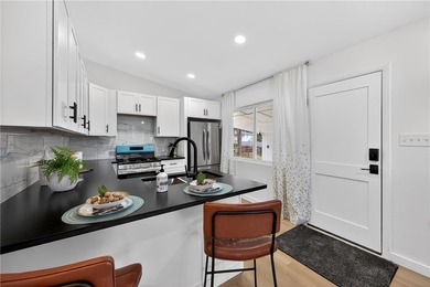 Modern + Move-In Ready in Lakewood! Full-price offer includes a on Browns Mill Golf Course in Georgia - for sale on GolfHomes.com, golf home, golf lot