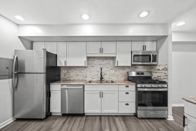 Welcome to this freshly renovated 2 bedroom, 1 full and 2 half on Village Greens of Woodridge Golf Course in Illinois - for sale on GolfHomes.com, golf home, golf lot