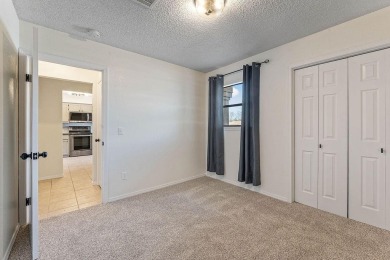 Updated townhouse near biking trails! This 2 bedroom, 1 1/2 bath on Bella Vista - Metfield Golf Complex and Country Club in Arkansas - for sale on GolfHomes.com, golf home, golf lot