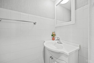 Welcome to this freshly renovated 2 bedroom, 1 full and 2 half on Village Greens of Woodridge Golf Course in Illinois - for sale on GolfHomes.com, golf home, golf lot