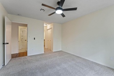 Updated townhouse near biking trails! This 2 bedroom, 1 1/2 bath on Bella Vista - Metfield Golf Complex and Country Club in Arkansas - for sale on GolfHomes.com, golf home, golf lot
