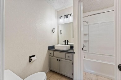 Updated townhouse near biking trails! This 2 bedroom, 1 1/2 bath on Bella Vista - Metfield Golf Complex and Country Club in Arkansas - for sale on GolfHomes.com, golf home, golf lot