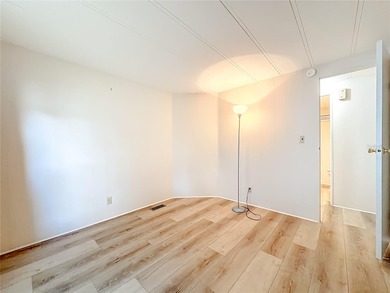 NO BOND! This well-maintained 2 Bedroom, 2 Bathroom home in the on El Diablo Executive Golf Course in Florida - for sale on GolfHomes.com, golf home, golf lot