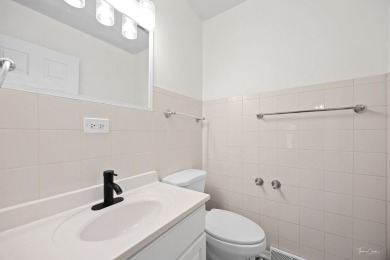 Welcome to this freshly renovated 2 bedroom, 1 full and 2 half on Village Greens of Woodridge Golf Course in Illinois - for sale on GolfHomes.com, golf home, golf lot