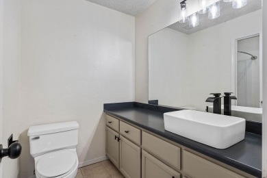 Updated townhouse near biking trails! This 2 bedroom, 1 1/2 bath on Bella Vista - Metfield Golf Complex and Country Club in Arkansas - for sale on GolfHomes.com, golf home, golf lot