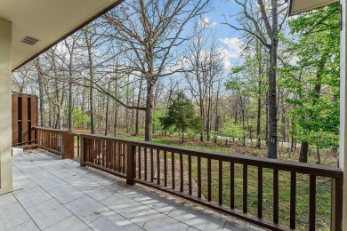 Updated townhouse near biking trails! This 2 bedroom, 1 1/2 bath on Bella Vista - Metfield Golf Complex and Country Club in Arkansas - for sale on GolfHomes.com, golf home, golf lot