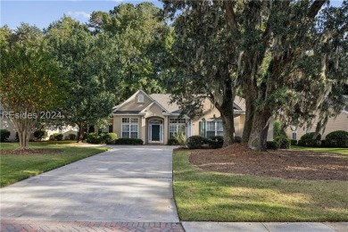 Charming 3 BD single-family home is located on a quiet on Belfair Golf Club in South Carolina - for sale on GolfHomes.com, golf home, golf lot